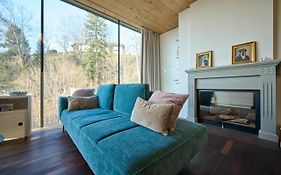 Design-Apartment im Architekten-Haus aus Holz